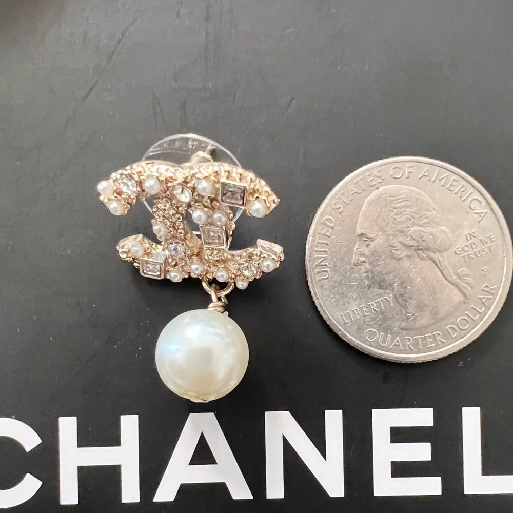 CHANEL CC RHINESTONE EARRINGS